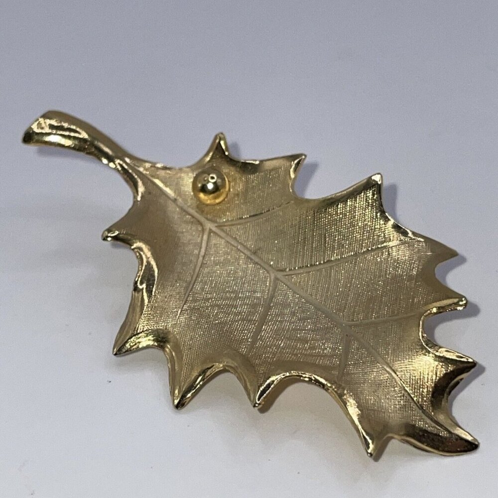 Vintage Giovanni Gold Tone Hollyā Leaf W/ Small Berry Designer Signed Brooch Pin